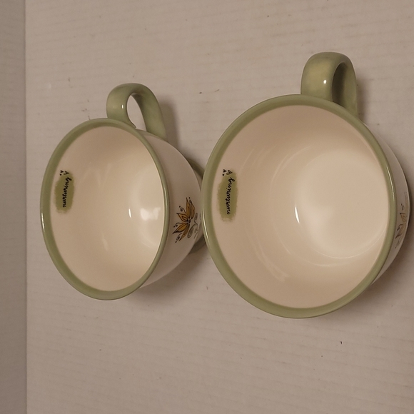 Pair of Gorgeous 2006 Starbucks Coffee Mugs - Picture 3 of 16